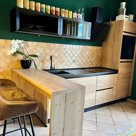 Diana's Temple Apartman Póla