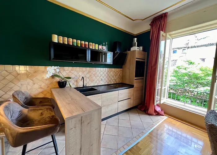 Diana's Temple Póla